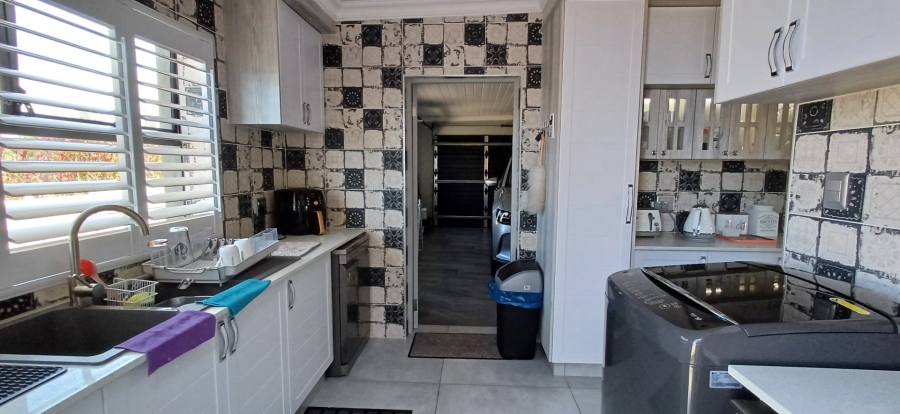 3 Bedroom Property for Sale in Dana Bay Western Cape